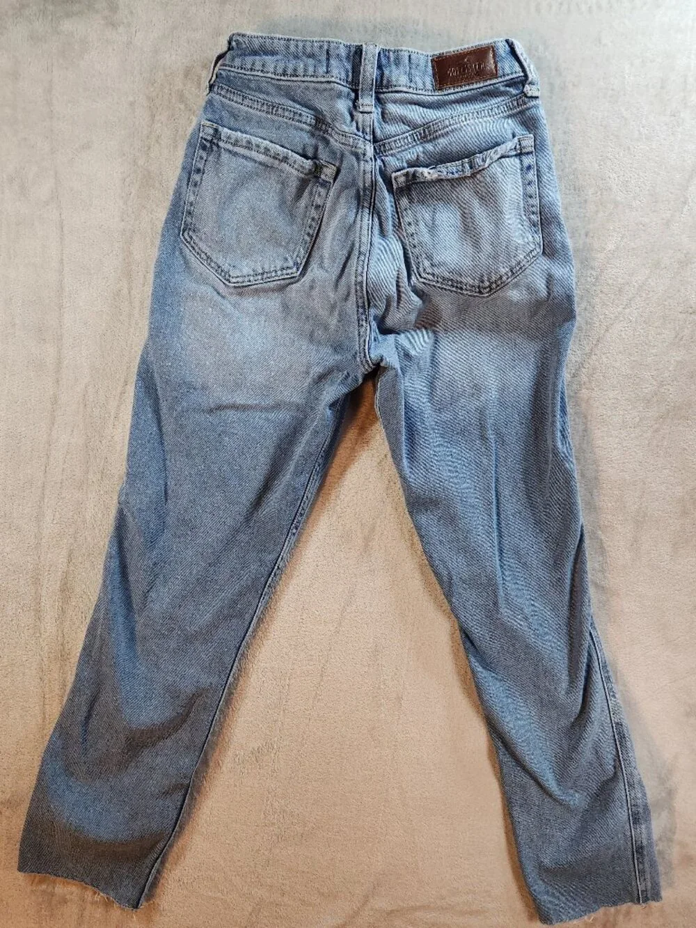 HOLLISTER ULTRA HIGH-RISE MOM JEAN WOMEN'S 24X27